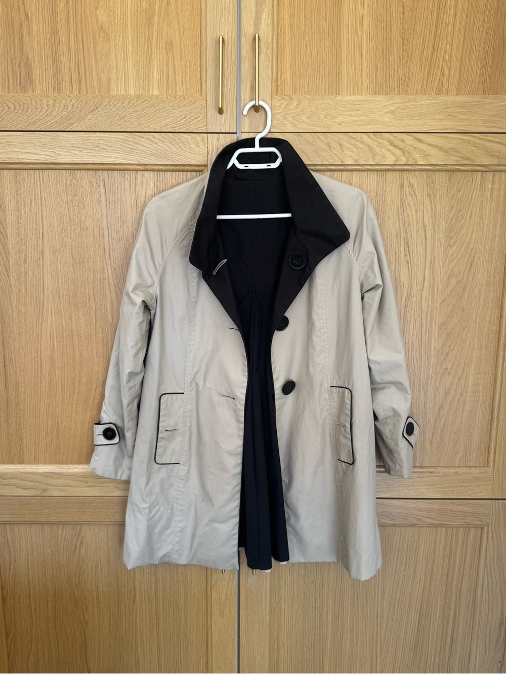 Anne Klein Reversible Beige and Black Lightweight Trench Coat - Women